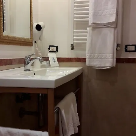 Hotel Quadrifoglio By Mancini 3*