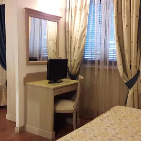 Hotel Quadrifoglio By Mancini 3*